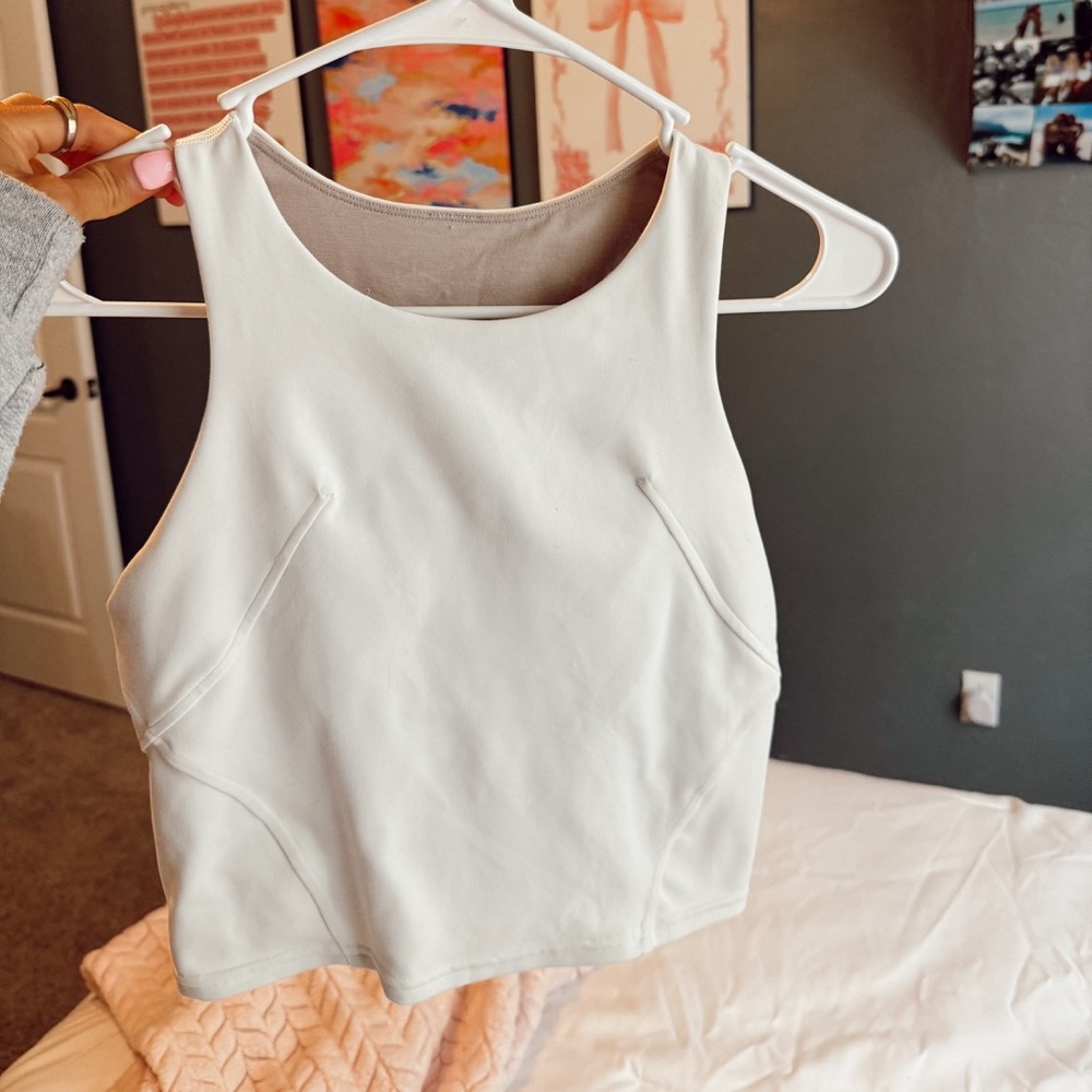 white lululemon crop top
size 4